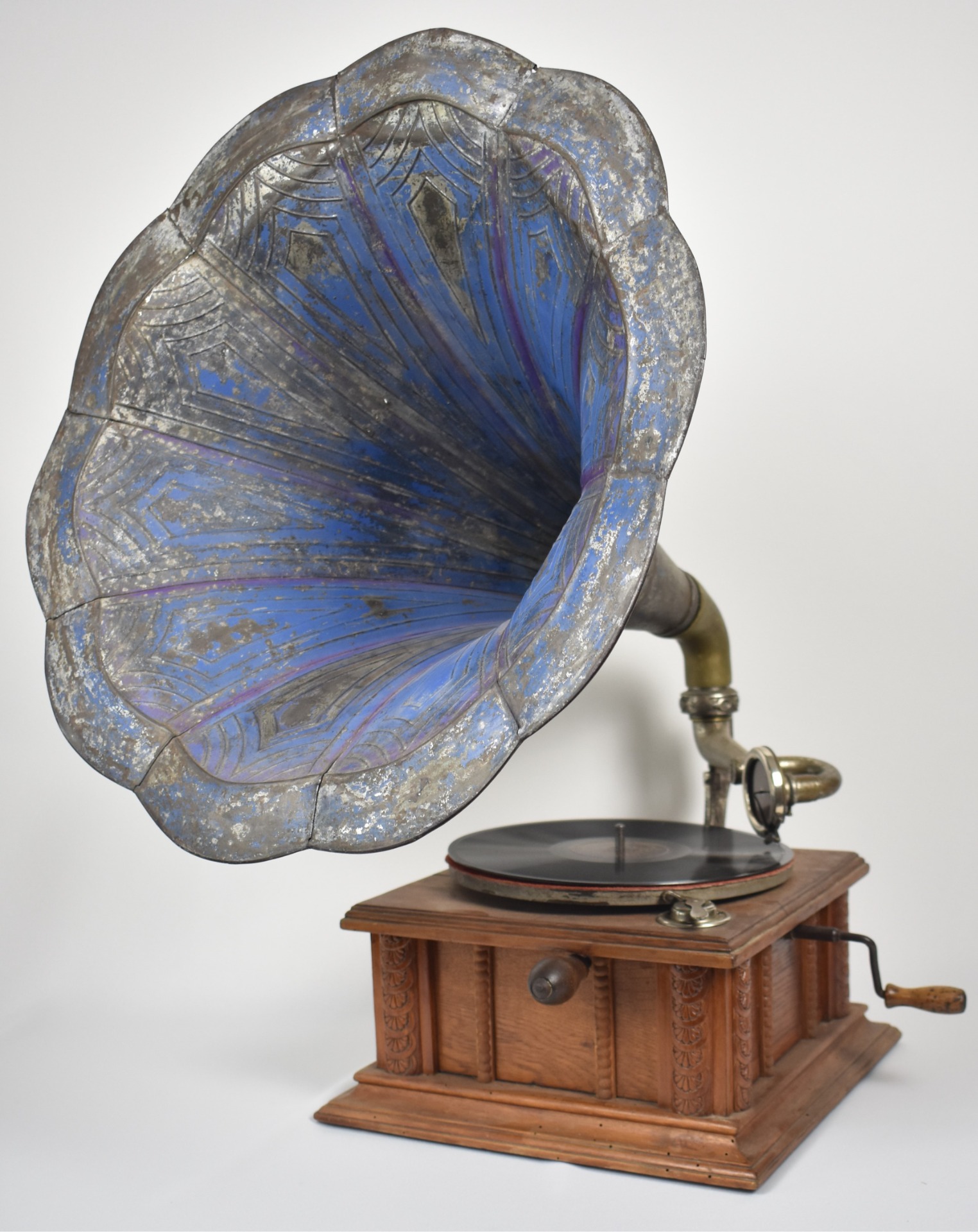 Gramofon vechi cu pâlnie HMV model 101, The Gramophone Co. Ltd., început de secol XX