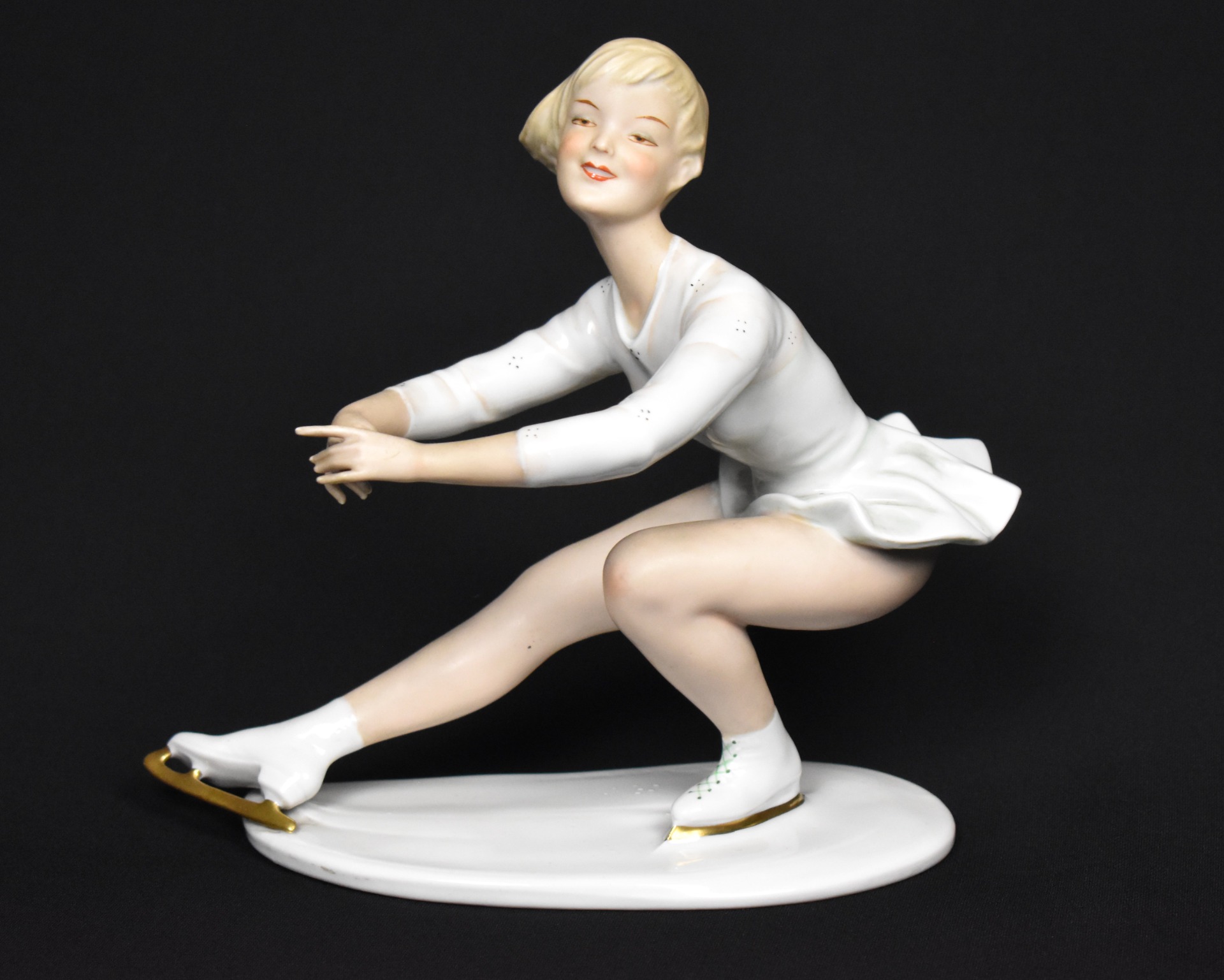 Statuetă din porțelan Wallendorf, patinatoare artistică, semnată Kurt Steiner