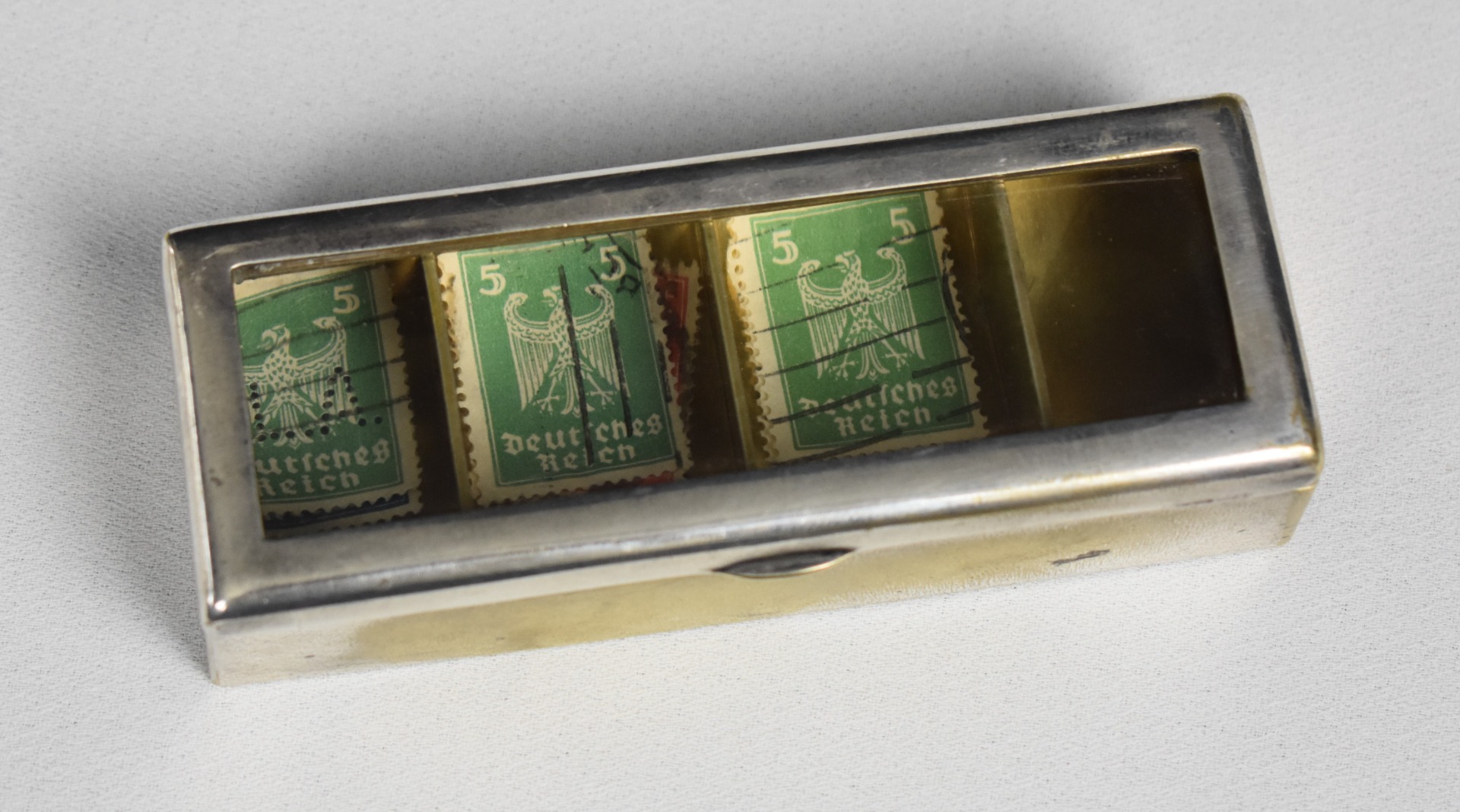 Cutie Art Deco Bauhaus pentru timbre – interior compartimentat cu separatoare, anii 1920