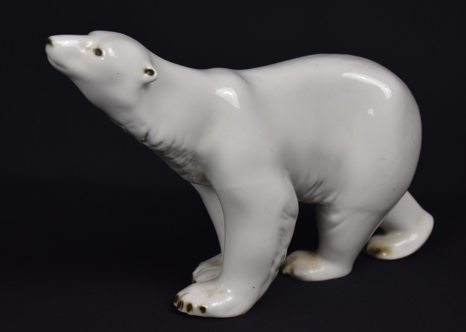 Urs polar din porțelan Royal Dux – vedere laterală stânga, stil Art Deco, Cehoslovacia