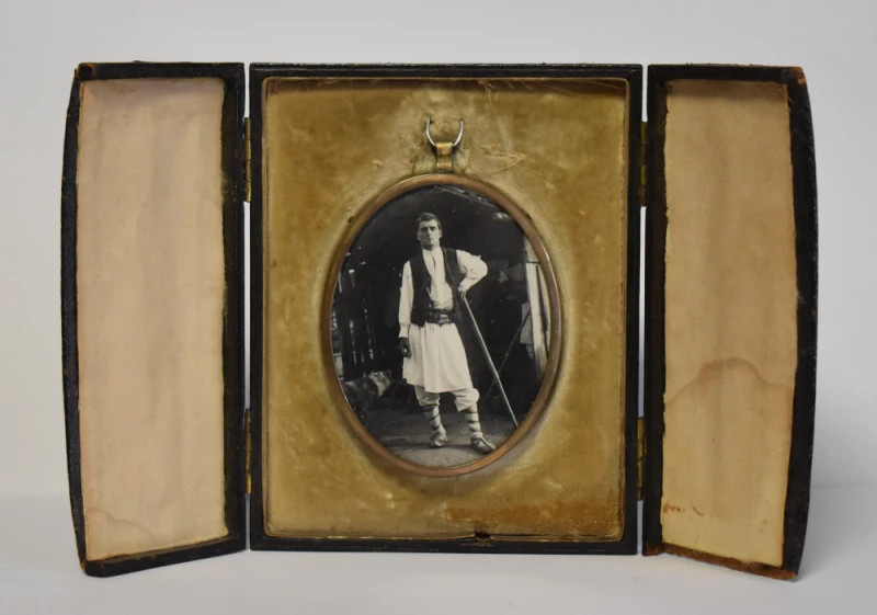 Rama veche pliabila cu fotografie alb negru petrache lupu maglavit perioada interbelica