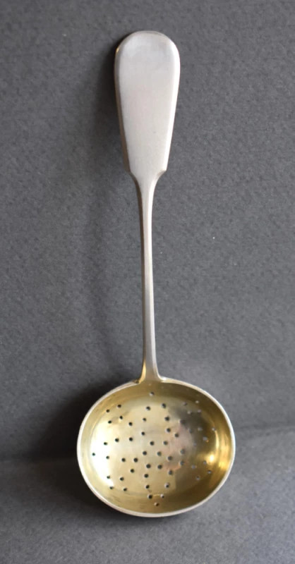 Linguriță-sită veche pentru zahăr pudră din argint, Rusia Țaristă, marcaj Kokoshnik, Moscova