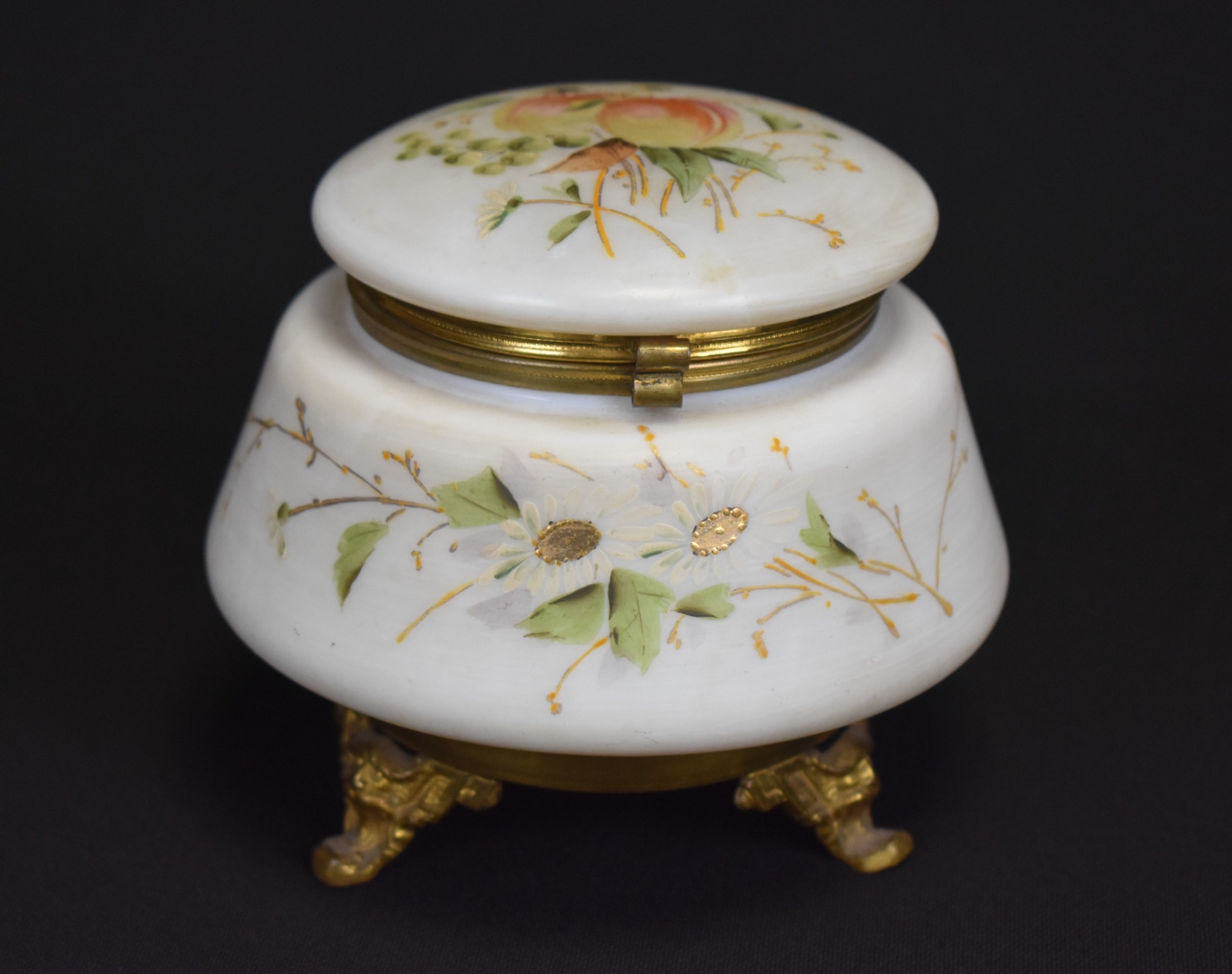 Casetă pentru bijuterii din sticlă opalină și alamă aurită, Mascaroni, Art Nouveau