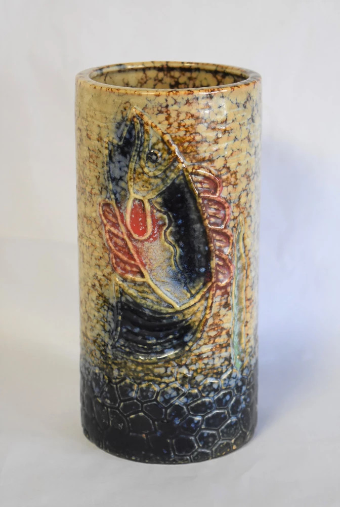 Vază din ceramică smălțuită – decor acvatic cu pește